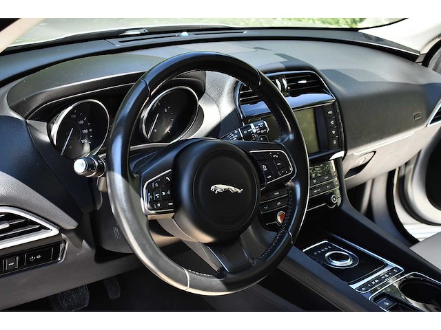 2017 jaguar f-pace 35t suv premium 3,0l v6 btw auto - afbeelding 47 van  77