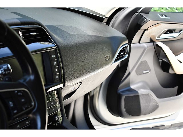 2017 jaguar f-pace 35t suv premium 3,0l v6 btw auto - afbeelding 50 van  77