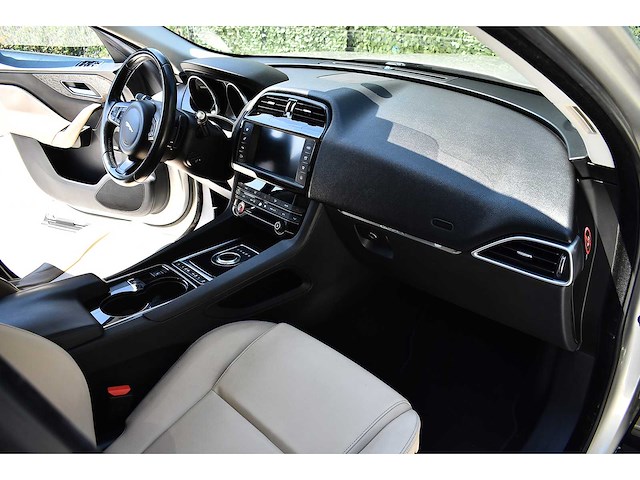 2017 jaguar f-pace 35t suv premium 3,0l v6 btw auto - afbeelding 58 van  77