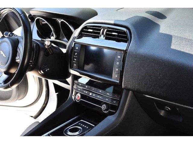2017 jaguar f-pace 35t suv premium 3,0l v6 btw auto - afbeelding 59 van  77