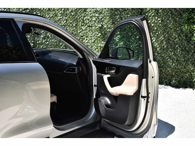 2017 jaguar f-pace 35t suv premium 3,0l v6 btw auto - afbeelding 46 van  77
