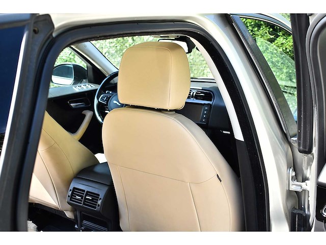 2017 jaguar f-pace 35t suv premium 3,0l v6 btw auto - afbeelding 66 van  77