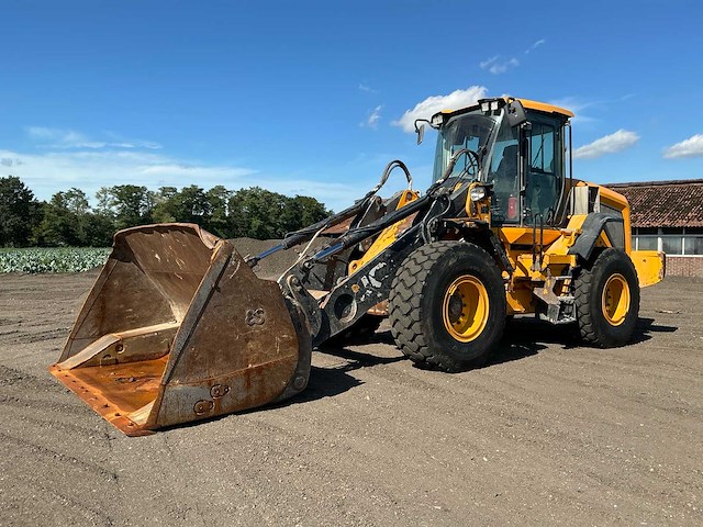2017 jcb 437 wht t4f wastemaster wiellader met eurosteel hoogkiepbak - afbeelding 1 van  11
