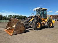 2017 jcb 437 wht t4f wastemaster wiellader met eurosteel hoogkiepbak - afbeelding 1 van  11