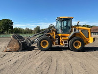 2017 jcb 437 wht t4f wastemaster wiellader met eurosteel hoogkiepbak - afbeelding 2 van  11