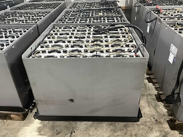 2017 jungheinrich 80 volt 6 pzs 930 accupakket heftruck - afbeelding 1 van  7