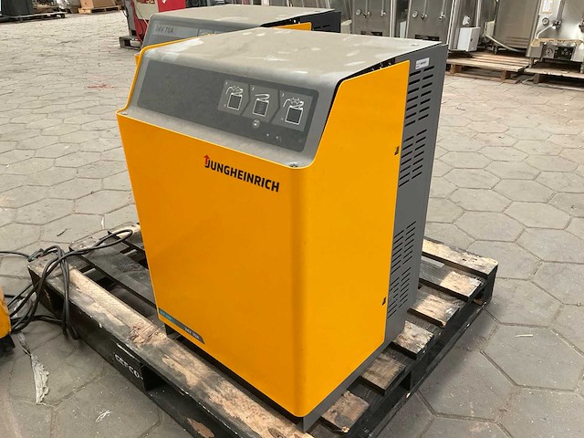 2017 jungheinrich slt100 acculader - afbeelding 4 van  4
