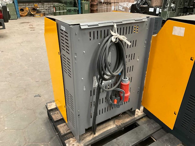 2017 jungheinrich slt100 acculader - afbeelding 2 van  4