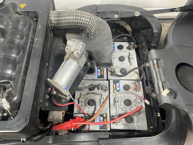 2017 karcher km 90/60 r zelfrijdende veegmachine - afbeelding 3 van  4