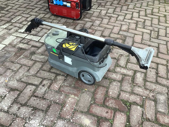 2017 karcher puzzi 10/2 schoonmaakapparaat - afbeelding 1 van  4