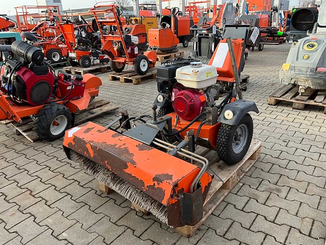 2017 kersten k 2000 g / efkm10037 zelfrijdende veegmachine - afbeelding 1 van  20