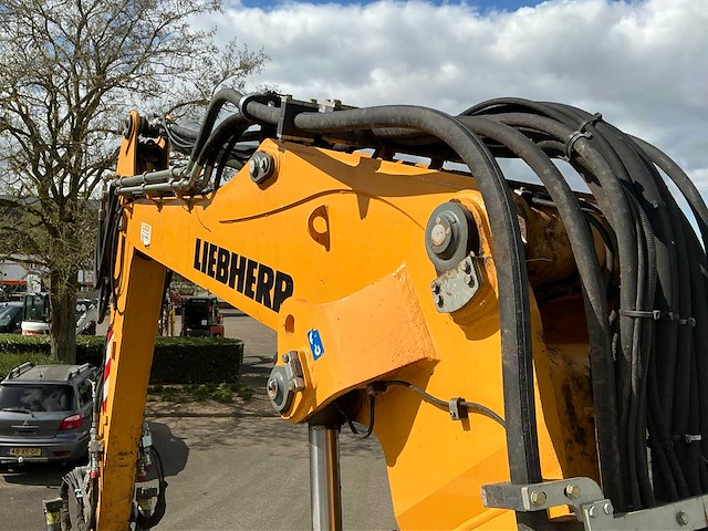 2017 liebherr 914 litronic banden graafmachine met tilt-rotator - afbeelding 31 van  69