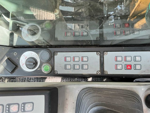 2017 liebherr 914 litronic banden graafmachine met tilt-rotator - afbeelding 42 van  69