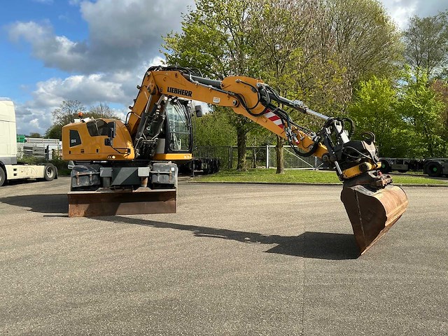 2017 liebherr 914 litronic banden graafmachine met tilt-rotator - afbeelding 51 van  69