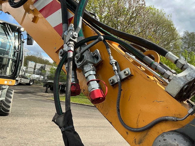 2017 liebherr 914 litronic banden graafmachine met tilt-rotator - afbeelding 53 van  69