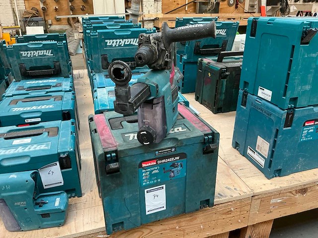 2017 makita dhr242 combihamer met stofafzuiging - afbeelding 1 van  3