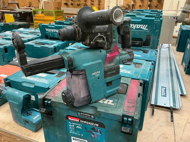 2017 makita dhr242 combihamer met stofafzuiging - afbeelding 2 van  3