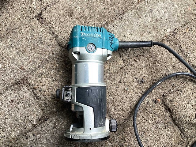 2017 makita rt0700c frees - afbeelding 1 van  4