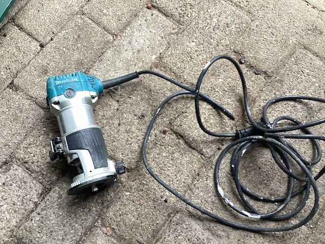 2017 makita rt0700c frees - afbeelding 2 van  4