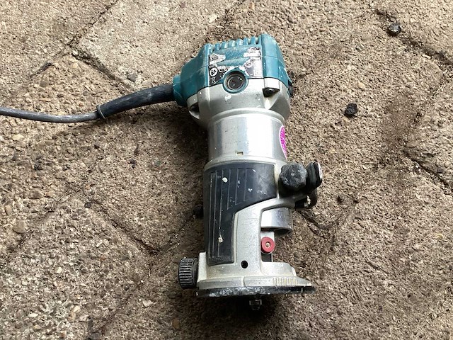 2017 makita rt0700c frees - afbeelding 1 van  3
