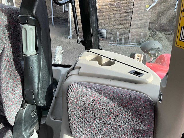 2017 massey ferguson 6715 s vierwielaangedreven landbouwtractor - afbeelding 4 van  31