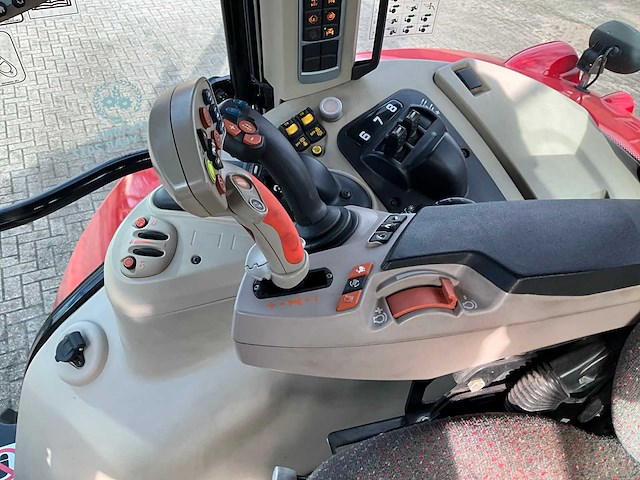 2017 massey ferguson 6715 s vierwielaangedreven landbouwtractor - afbeelding 5 van  31