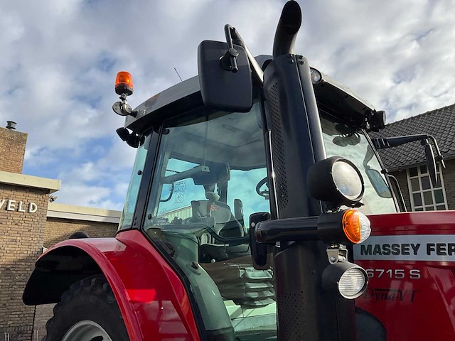 2017 massey ferguson 6715 s vierwielaangedreven landbouwtractor - afbeelding 18 van  31