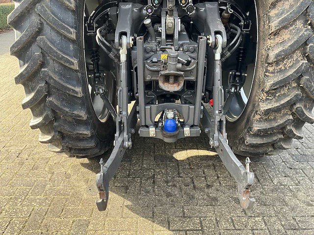 2017 massey ferguson 6715 s vierwielaangedreven landbouwtractor - afbeelding 24 van  31