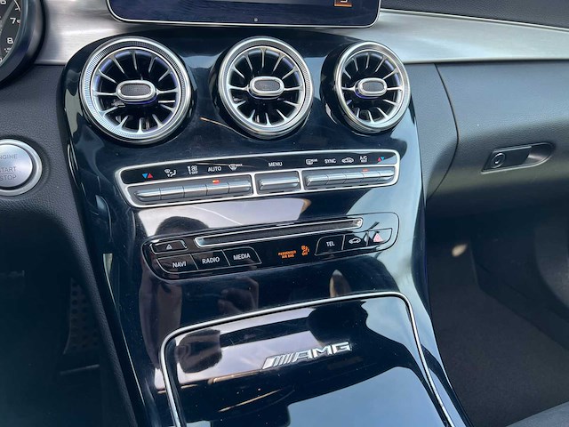 2017 mercedes-benz c-klasse amg 63 | pano + schaalstoelen + dealer ondr + burmester + keyless + sfeer verl + carbon + camera | personenauto - afbeelding 6 van  24