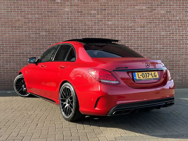 2017 mercedes-benz c-klasse amg 63 | pano + schaalstoelen + dealer ondr + burmester + keyless + sfeer verl + carbon + camera | personenauto - afbeelding 22 van  24