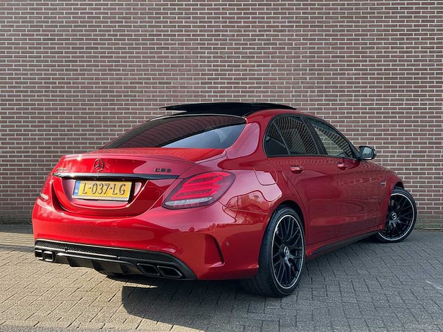 2017 mercedes-benz c-klasse amg 63 | pano + schaalstoelen + dealer ondr + burmester + keyless + sfeer verl + carbon + camera | personenauto - afbeelding 11 van  24