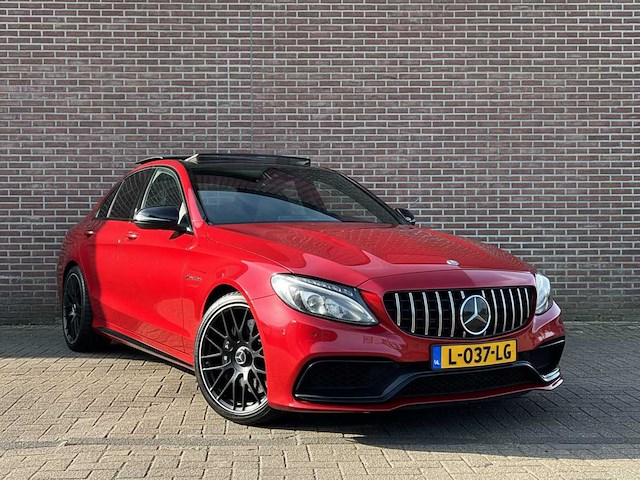2017 mercedes-benz c-klasse amg 63 | pano + schaalstoelen + dealer ondr + burmester + keyless + sfeer verl + carbon + camera | personenauto - afbeelding 12 van  24