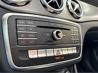 2017 mercedes-benz gla-klasse 180 bus. sol. amg personenauto - afbeelding 8 van  18