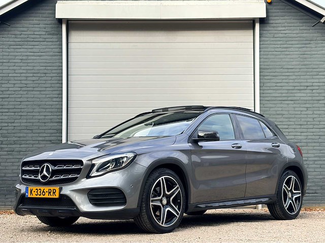 2017 mercedes-benz gla-klasse 180 bus. sol. amg personenauto - afbeelding 1 van  18