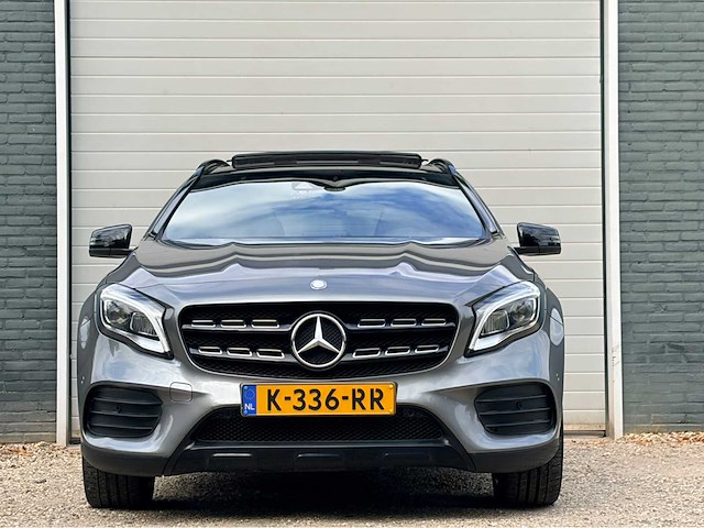 2017 mercedes-benz gla-klasse 180 bus. sol. amg personenauto - afbeelding 11 van  18