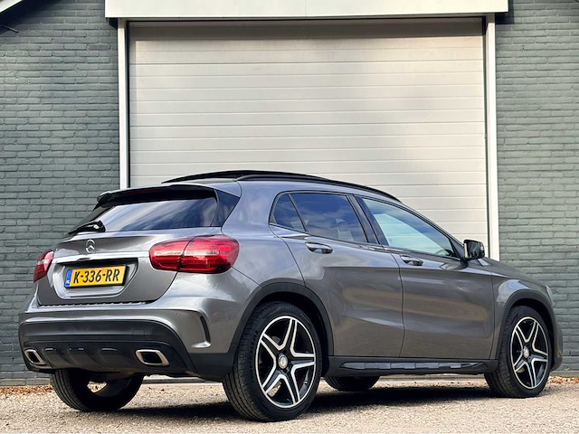 2017 mercedes-benz gla-klasse 180 bus. sol. amg personenauto - afbeelding 13 van  18