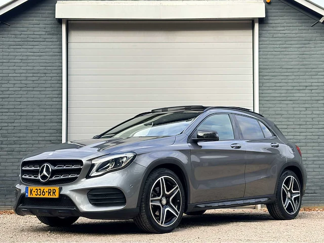 2017 mercedes-benz gla-klasse 180 bus. sol. amg personenauto - afbeelding 1 van  18