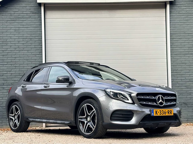 2017 mercedes-benz gla-klasse 180 bus. sol. amg personenauto - afbeelding 12 van  18