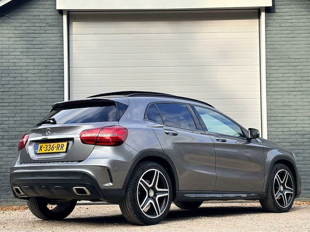 2017 mercedes-benz gla-klasse 180 bus. sol. amg personenauto - afbeelding 13 van  18