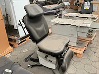 2017 midmark 630-020 examination table - afbeelding 1 van  7