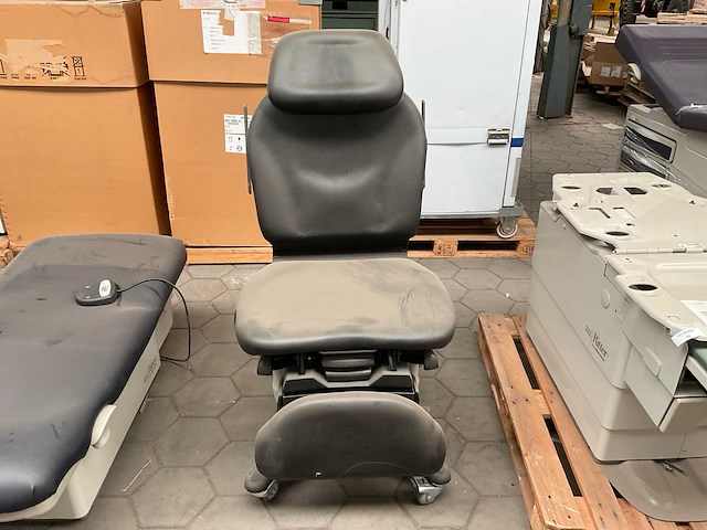 2017 midmark 630-020 examination table - afbeelding 2 van  7