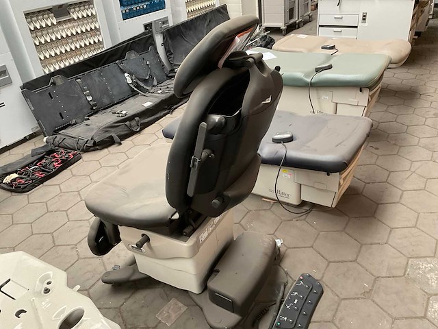 2017 midmark 630-020 examination table - afbeelding 4 van  7