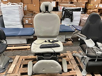 2017 midmark 630 onderzoekstoel - afbeelding 2 van  9