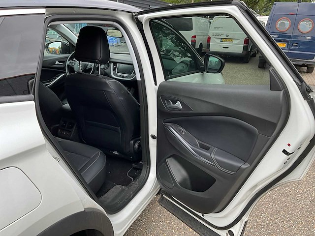 2017 opel grandland x 1.2 turbo ultimate personenauto g-742-zr - afbeelding 18 van  33