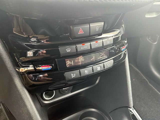 2017 peugeot 2008 1.2 puretech allure personenauto - afbeelding 27 van  41