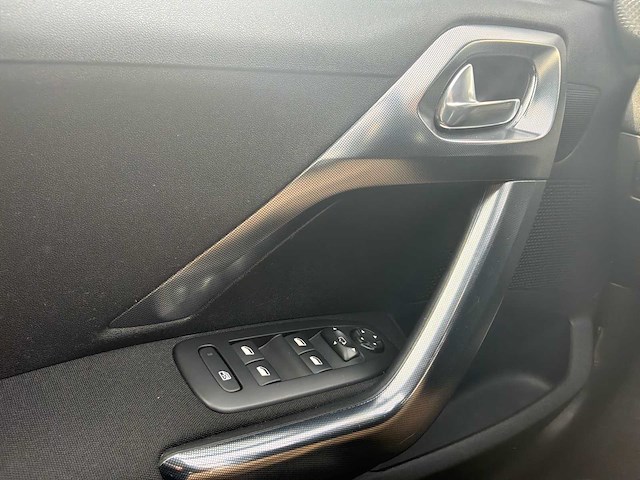 2017 peugeot 2008 1.2 puretech allure personenauto - afbeelding 31 van  41