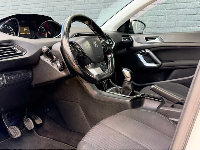 2017 peugeot 308 sw 1.2 blue lion personenauto - afbeelding 15 van  17