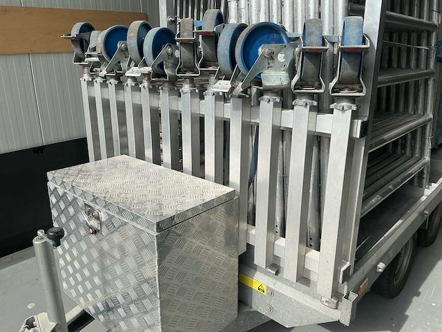 2017 saris c2000 steiger aanhangwagen met 2 complete steigers - afbeelding 2 van  22