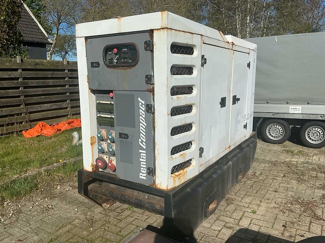 2017 sdmo r90 noodstroomaggregaat - afbeelding 1 van  17