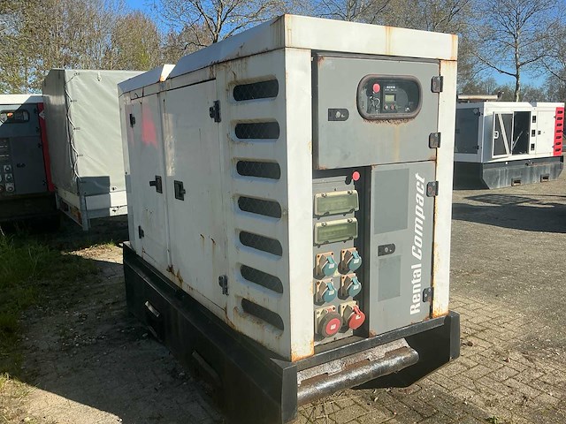 2017 sdmo r90 noodstroomaggregaat - afbeelding 2 van  8